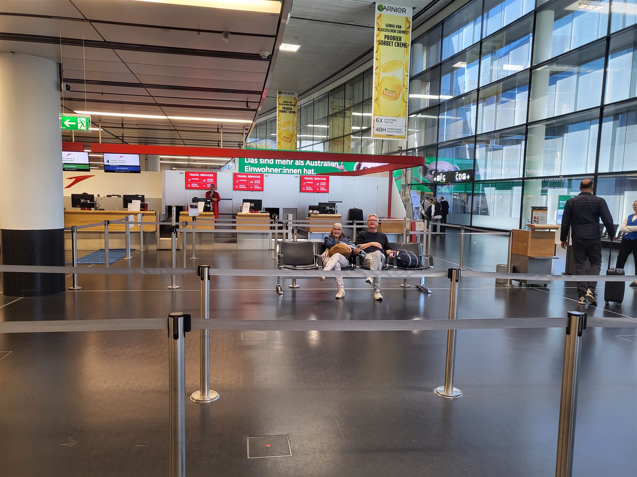 Warten am Flughafen Wien